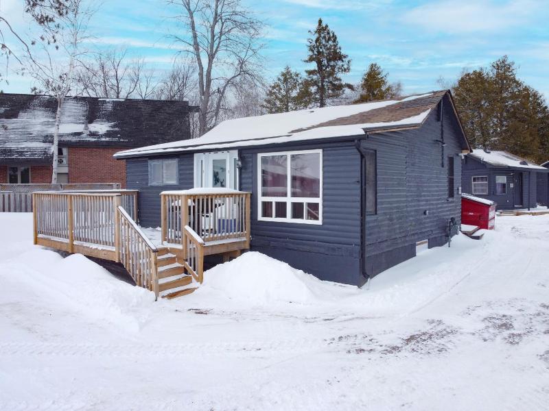 Glen Garry Motel And Cottages image
