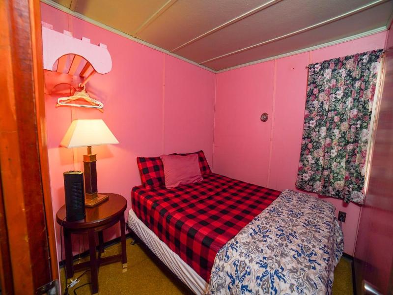 Glen Garry Motel And Cottages image