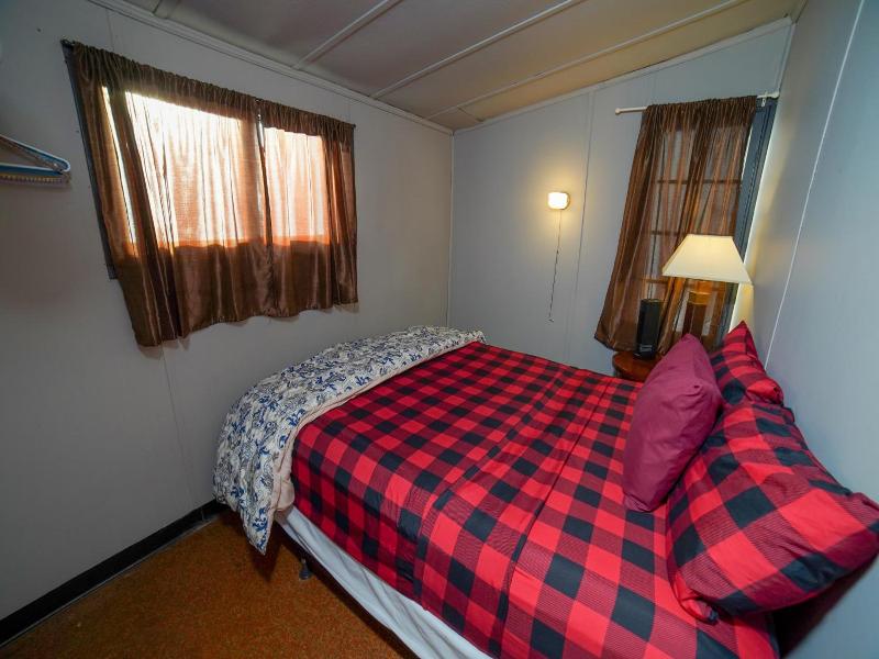 Glen Garry Motel And Cottages image
