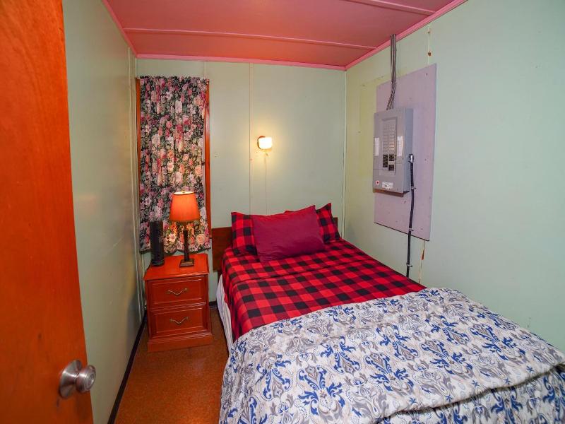 Glen Garry Motel And Cottages image