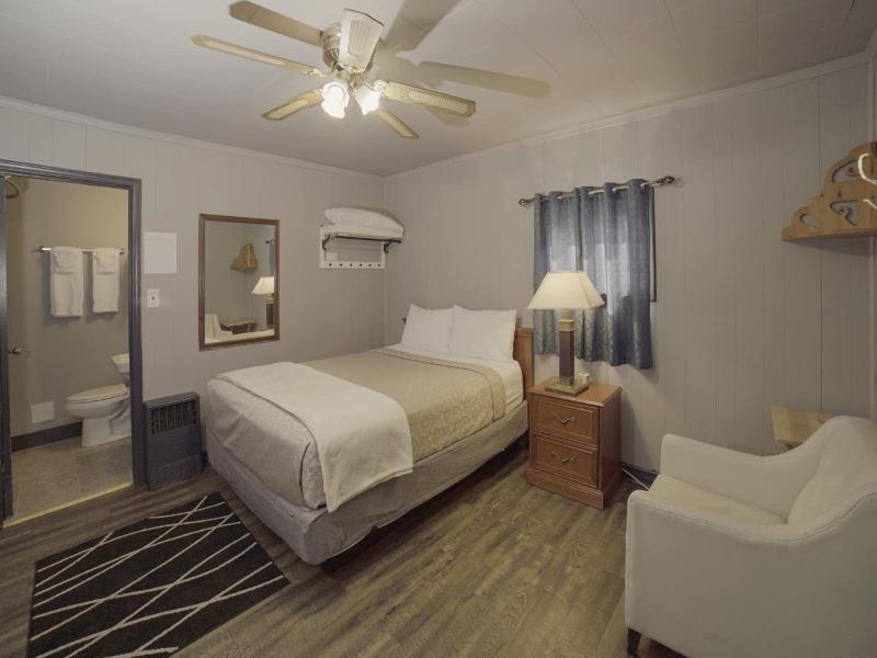 Glen Garry Motel And Cottages image