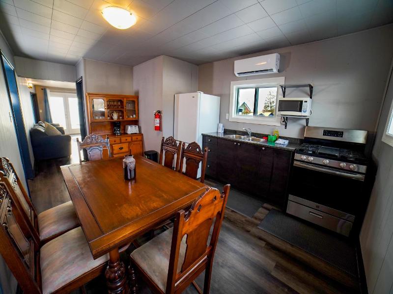 Glen Garry Motel And Cottages image