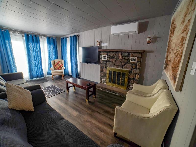 Glen Garry Motel And Cottages image
