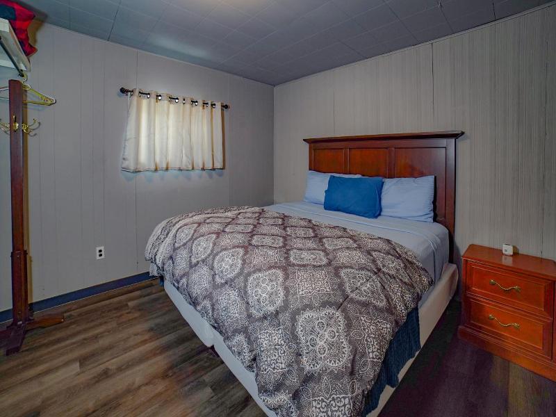 Glen Garry Motel And Cottages image