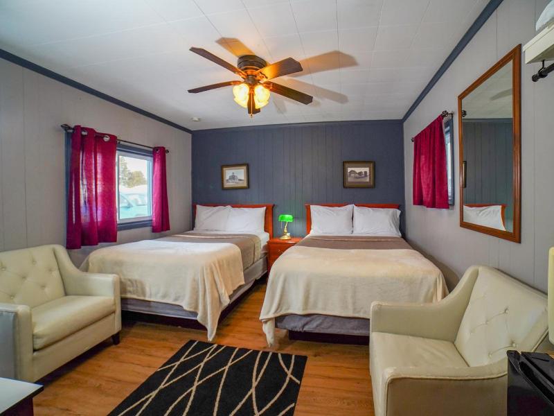 Glen Garry Motel And Cottages image