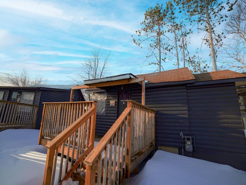 Glen Garry Motel And Cottages image