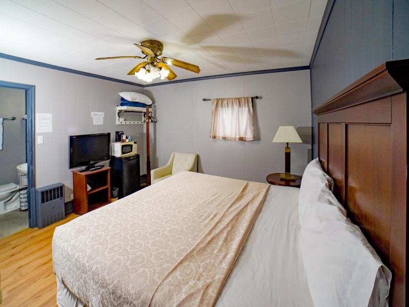 Glen Garry Motel And Cottages image