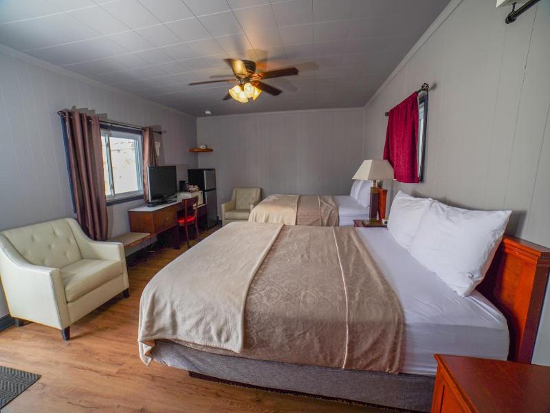 Glen Garry Motel And Cottages image