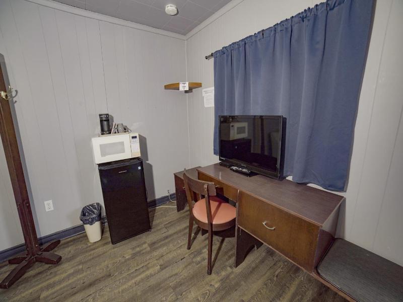 Glen Garry Motel And Cottages image