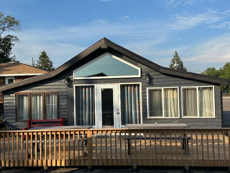 Glen Garry Motel And Cottages image