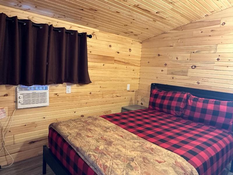 Glen Garry Motel And Cottages image