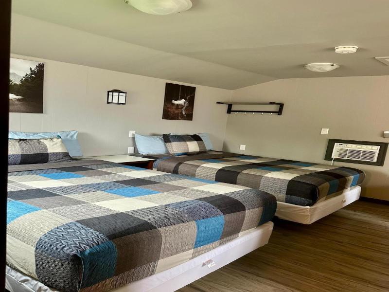 Glen Garry Motel And Cottages image
