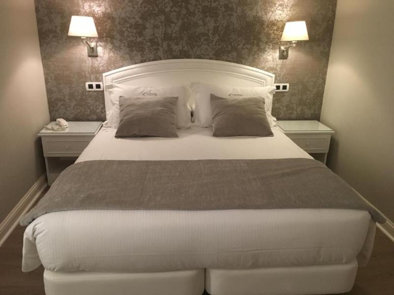 Las Rocas Playa Hotel image
