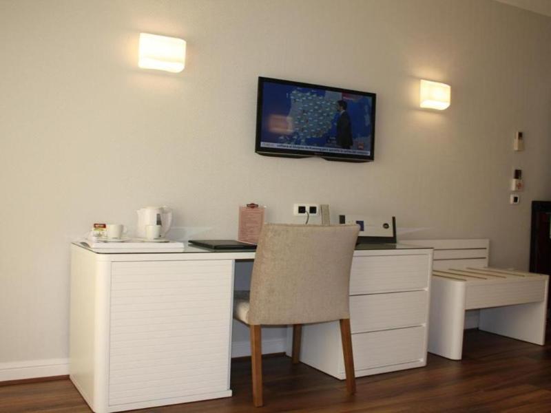 Las Rocas Playa Hotel image