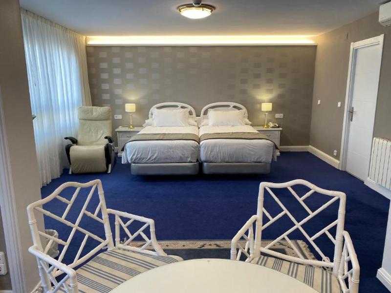 Las Rocas Playa Hotel image