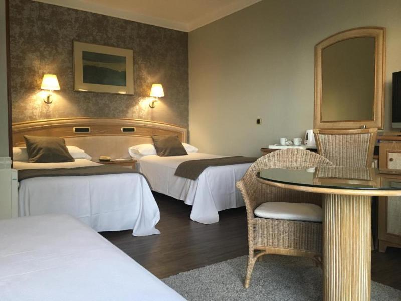 Las Rocas Playa Hotel image