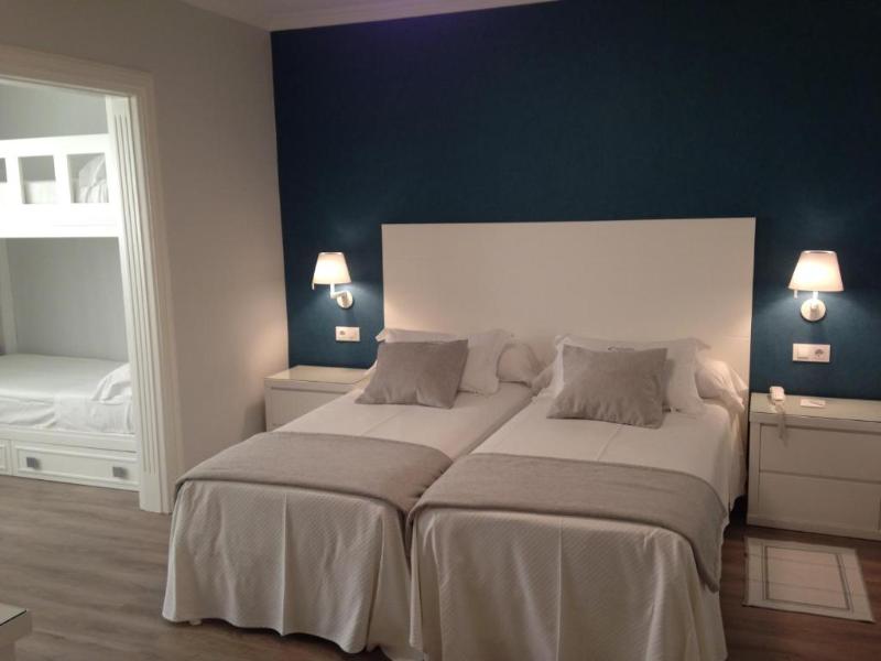 Las Rocas Playa Hotel image