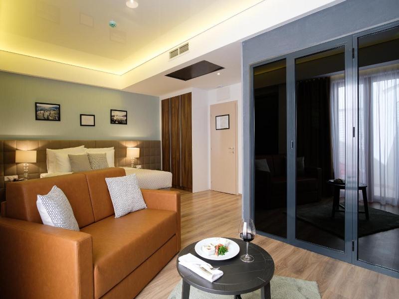 Sl Industry Hotel image