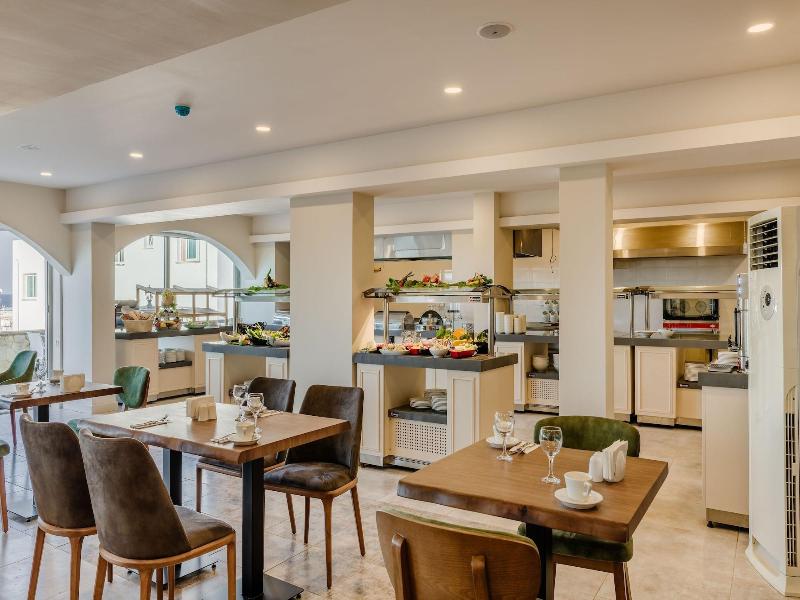 Olivia Palm Hotel image