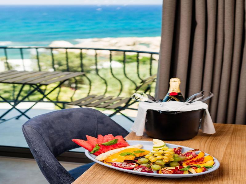 Olivia Palm Hotel image