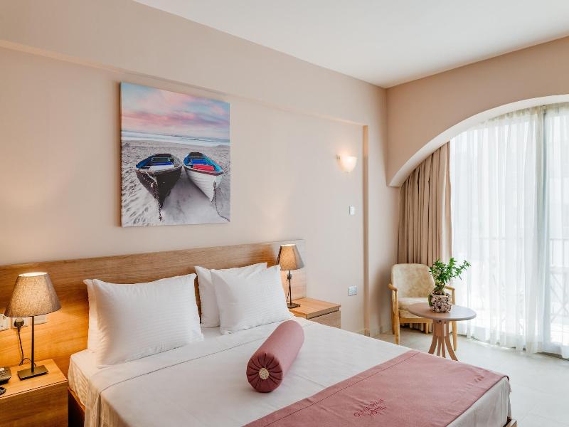 Olivia Palm Hotel image