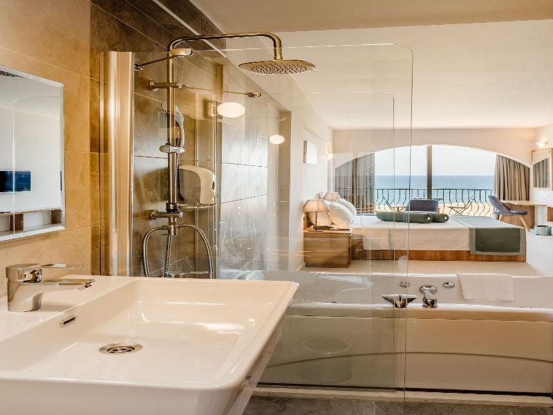 Olivia Palm Hotel image