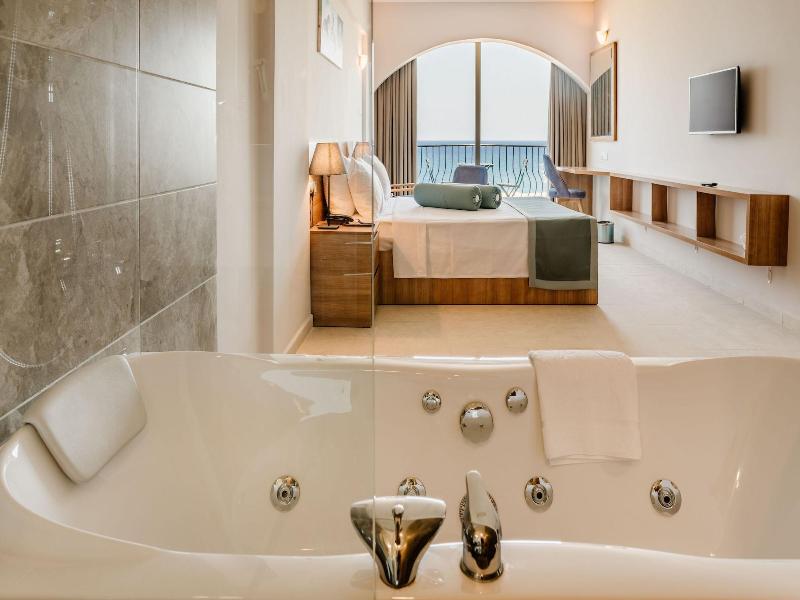 Olivia Palm Hotel image