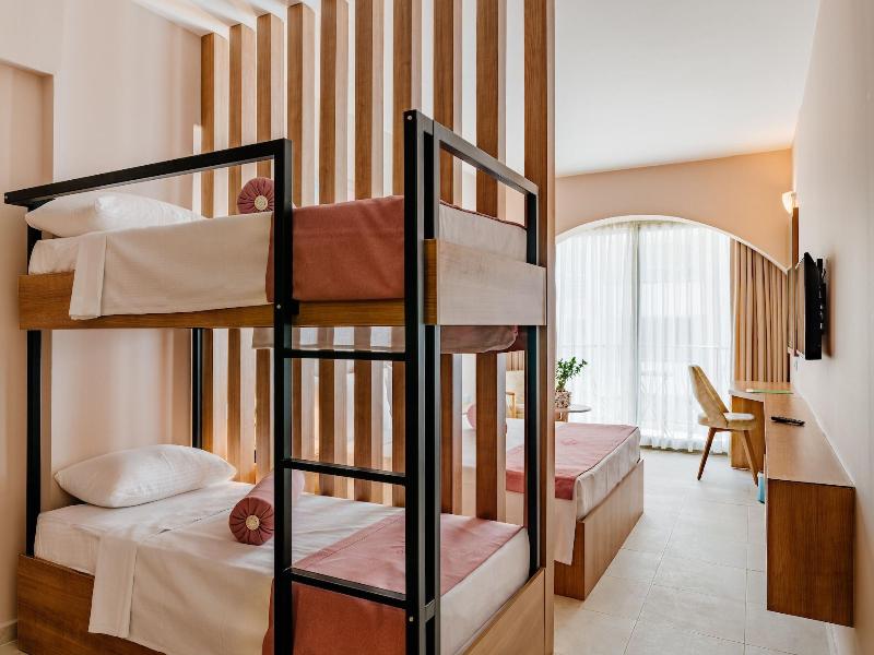 Olivia Palm Hotel image