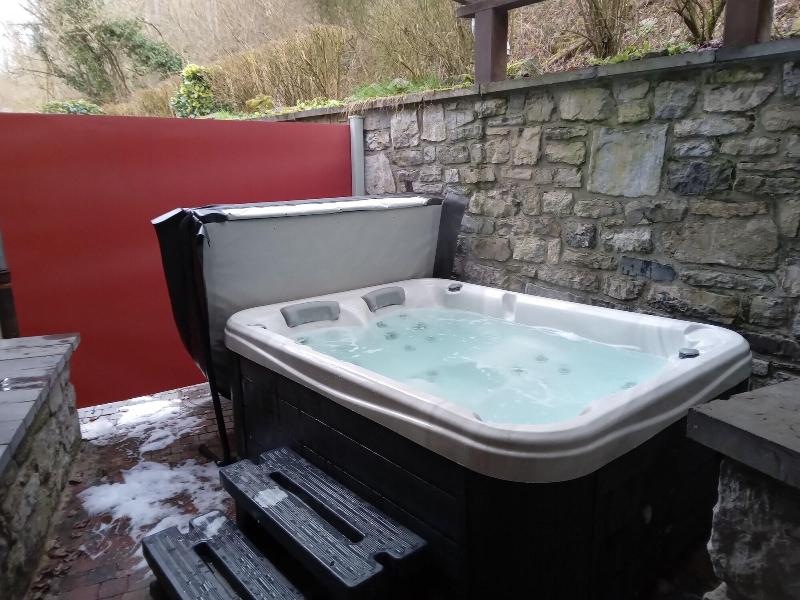 Cottage With Bubble Bath image