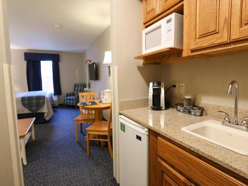 Blue Gate Garden Inn image