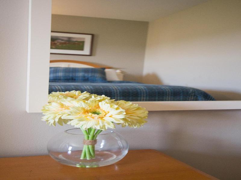 Blue Gate Garden Inn image