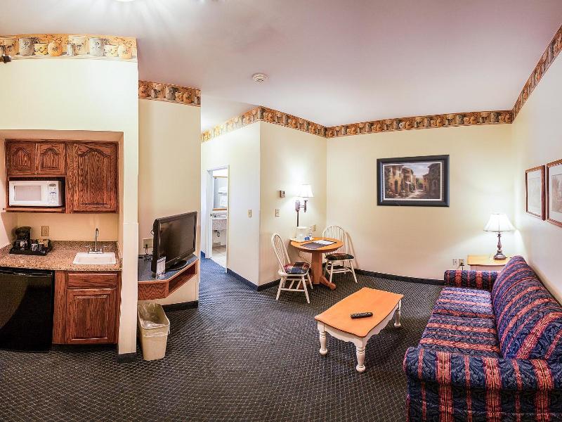 Blue Gate Garden Inn image