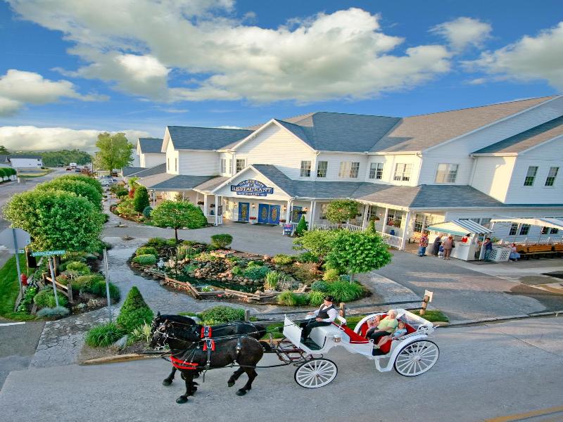 Blue Gate Garden Inn image