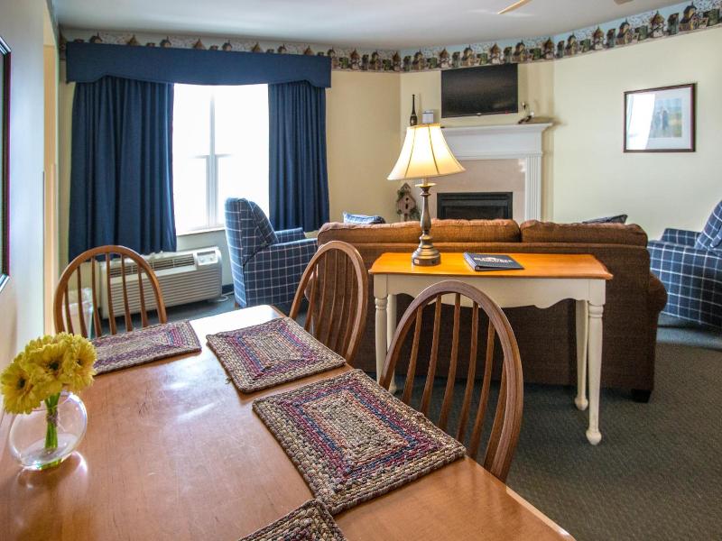 Blue Gate Garden Inn image