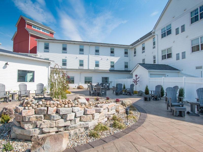 Blue Gate Garden Inn image