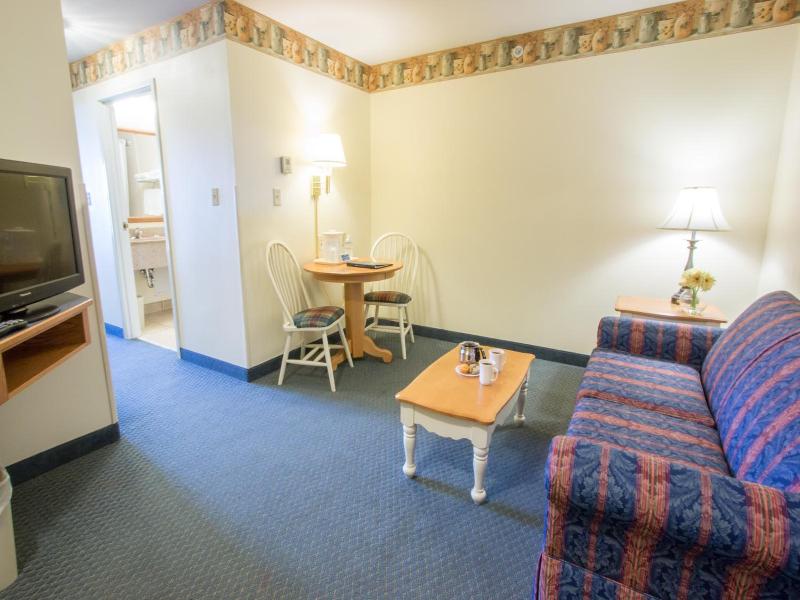 Blue Gate Garden Inn image