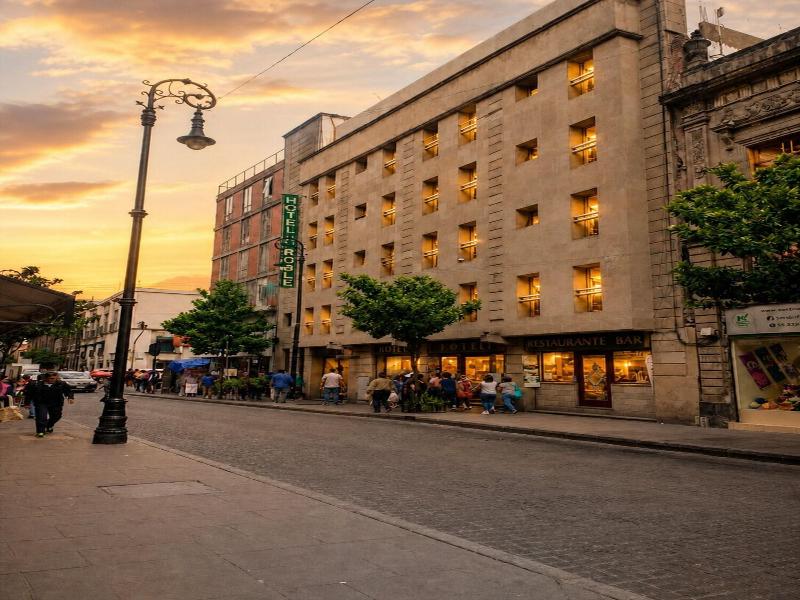 Hotel Roble image