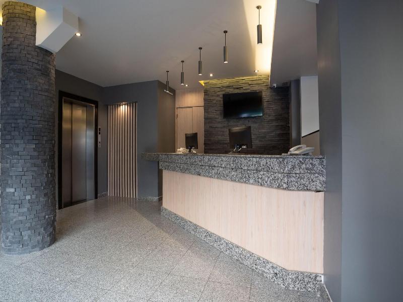 Hotel Roble image