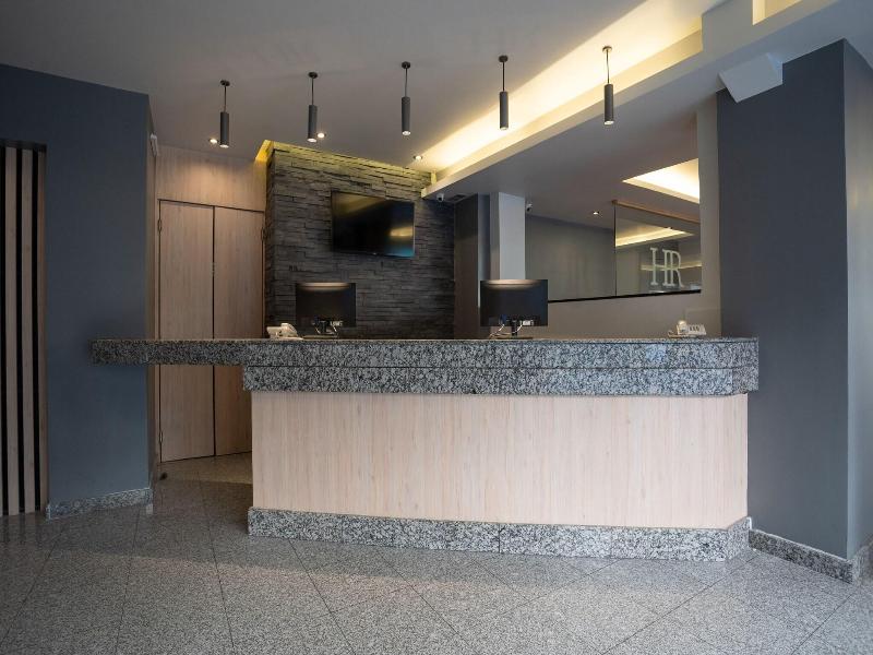 Hotel Roble image