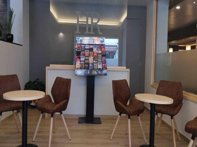 Hotel Roble image