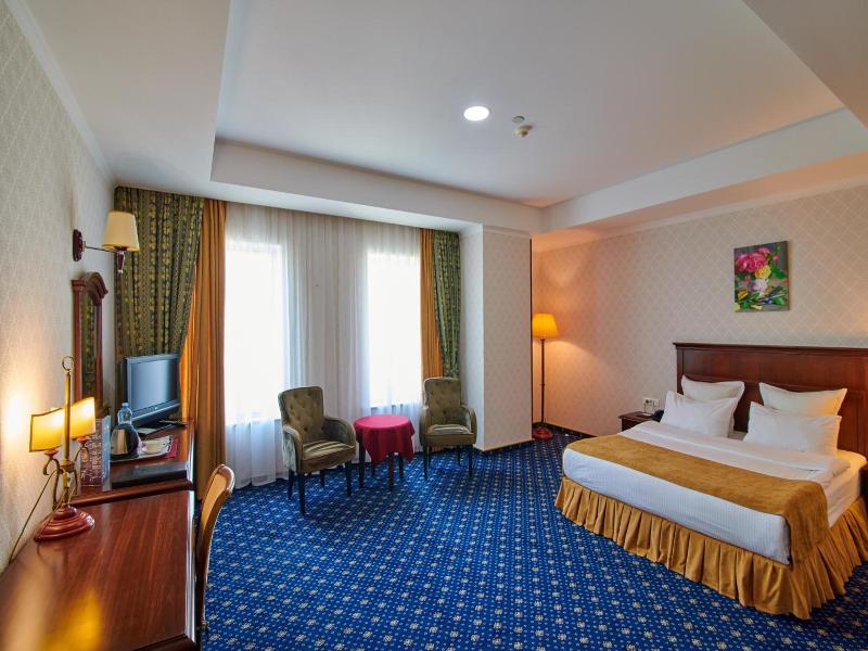 Grand Hotel Victory image