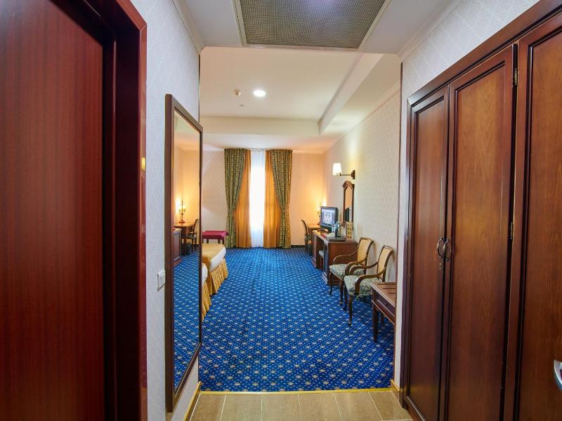 Grand Hotel Victory image