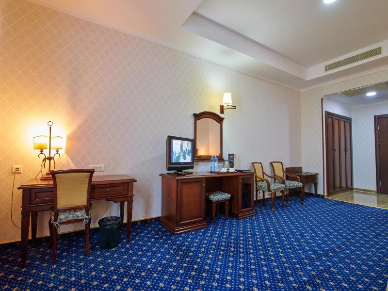 Grand Hotel Victory image