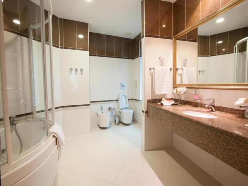 Grand Hotel Victory image