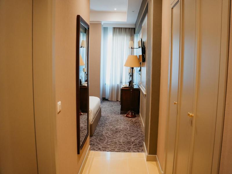 Grand Hotel Victory image
