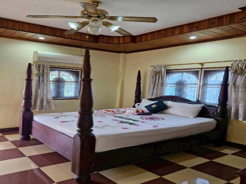Sakura Hotel image