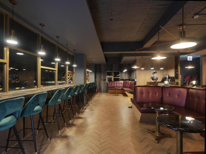 Modern Inn image