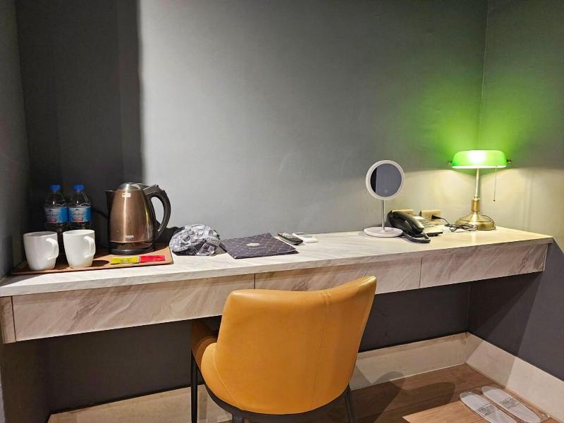 Modern Inn image