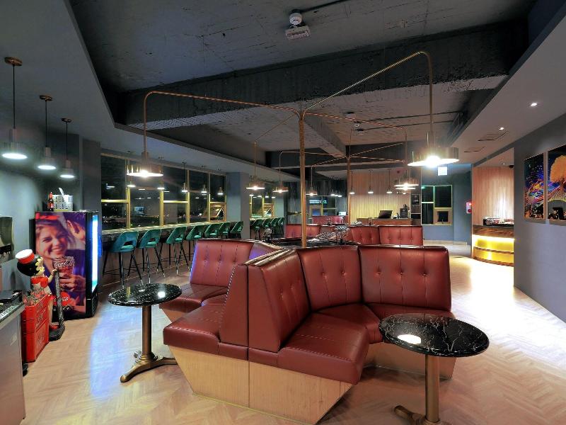 Modern Inn image