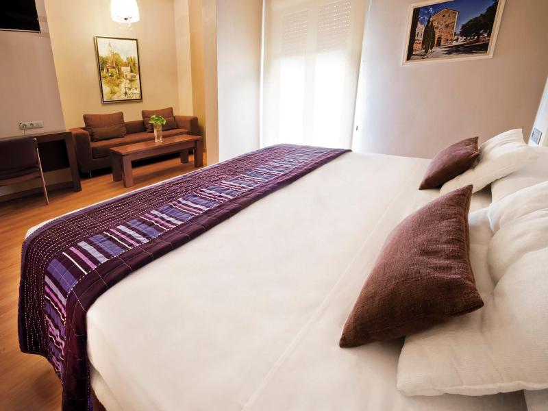 Hotel Fuente El Cura image